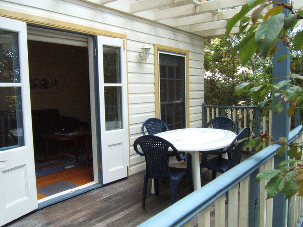 Imagen de los exteriores del Hotel Whispering Pines Cottages. Foto 7