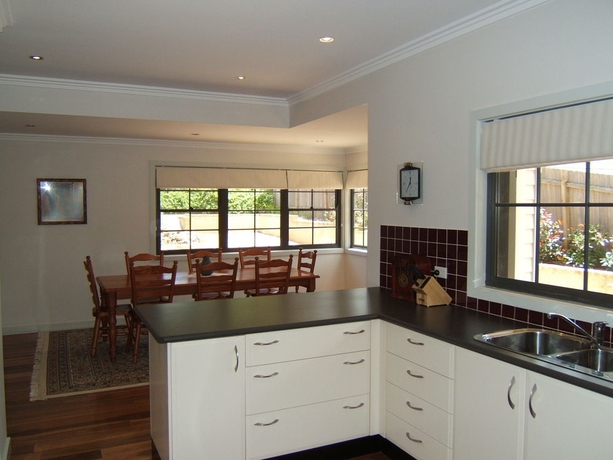 Imagen de la habitación del Hotel Whispering Pines Cottages. Foto 5