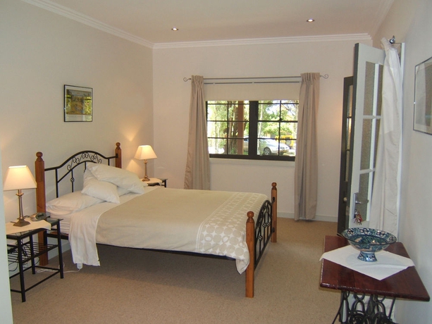 Imagen de la habitación del Hotel Whispering Pines Cottages. Foto 6