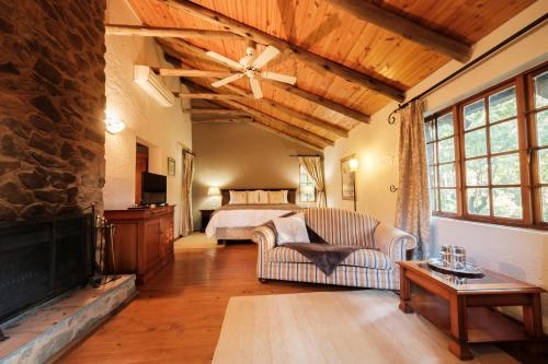 Imagen de la habitación del Hotel Whispering Pines Country Estate. Foto 6