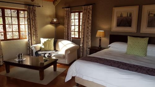 Imagen de la habitación del Hotel Whispering Pines Country Estate. Foto 7
