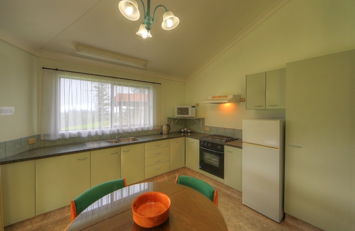 Imagen de la habitación del Hotel Whispering Pines. Foto 4