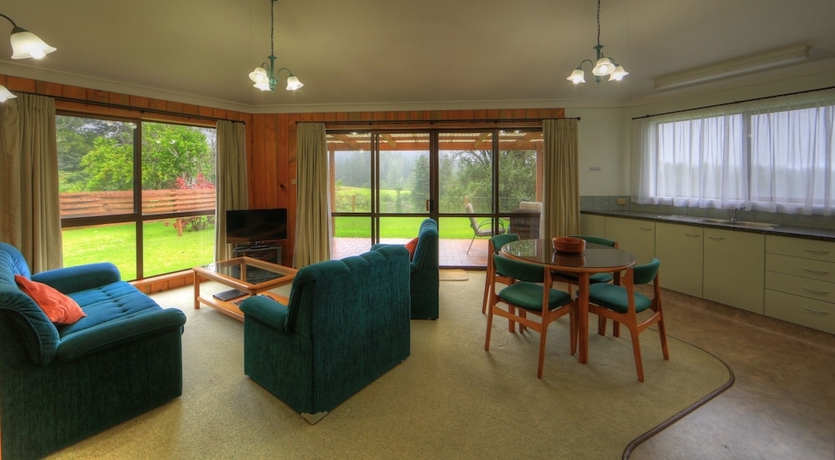 Imagen de la habitación del Hotel Whispering Pines. Foto 6