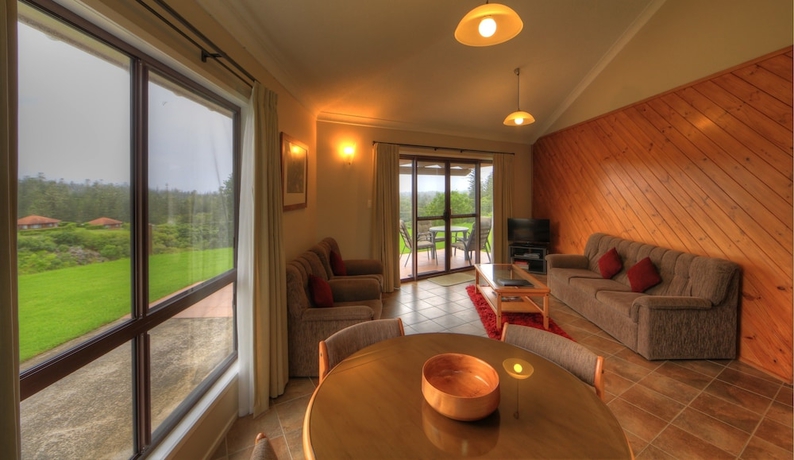 Imagen de la habitación del Hotel Whispering Pines. Foto 8