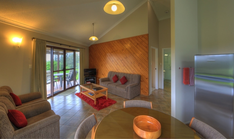 Imagen de la habitación del Hotel Whispering Pines. Foto 10