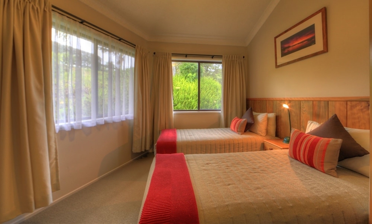 Imagen de la habitación del Hotel Whispering Pines. Foto 16