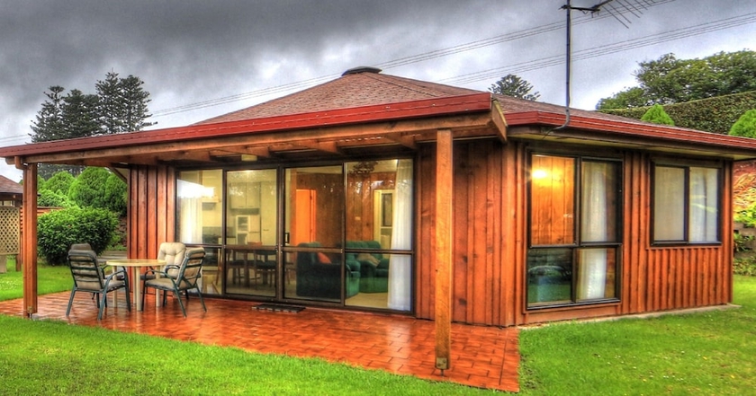 Imagen de los interiores del Hotel Whispering Pines. Foto 18