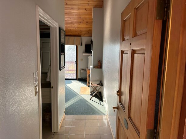 Imagen general del Hotel Whispering Pines Lodge. Foto 6