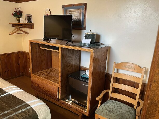 Imagen general del Hotel Whispering Pines Lodge. Foto 8