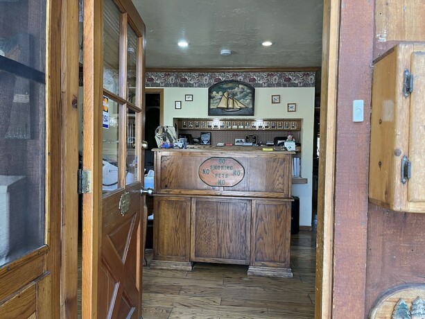 Imagen general del Hotel Whispering Pines Lodge. Foto 10