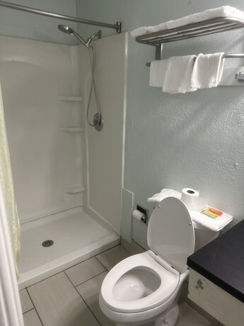 Imagen general del Hotel Whispering Pines Motel, Asheville. Foto 3