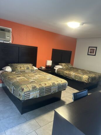 Imagen de la habitación del Hotel Whispering Pines Motel, Asheville. Foto 13