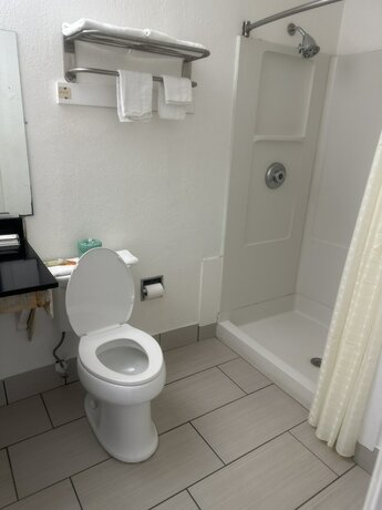 Imagen general del Hotel Whispering Pines Motel, Asheville. Foto 5