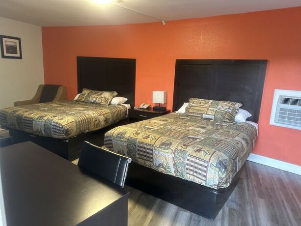 Imagen de la habitación del Hotel Whispering Pines Motel, Asheville. Foto 19