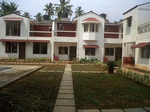 Imagen de los exteriores del Hotel Whispering Woods. Foto 6