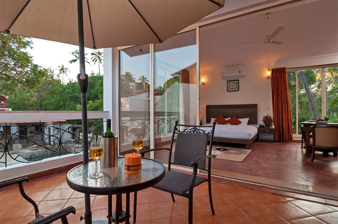 Imagen de los exteriores del Hotel Whispering Woods. Foto 7