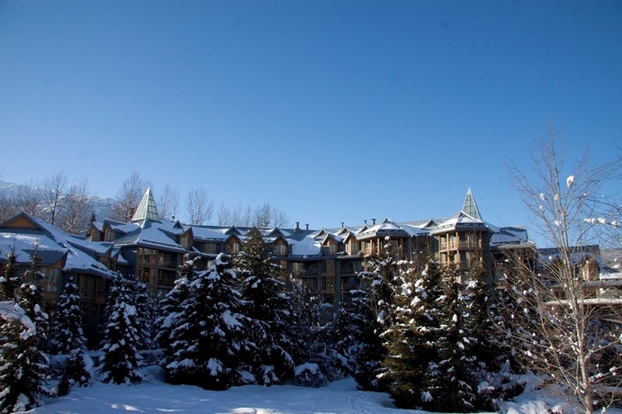 Imagen de los exteriores del Hotel Whistler Cascade Lodge. Foto 7