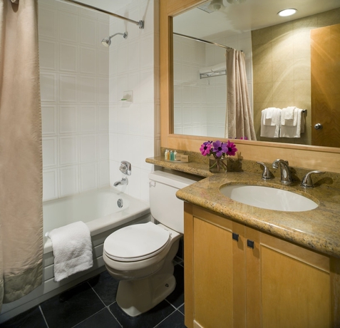 Imagen de la habitación del Hotel Whistler Village Inn and Suites. Foto 3