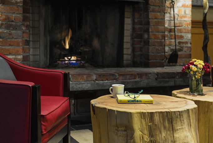 Imagen de los interiores del Hotel Whistler Village Inn and Suites. Foto 17