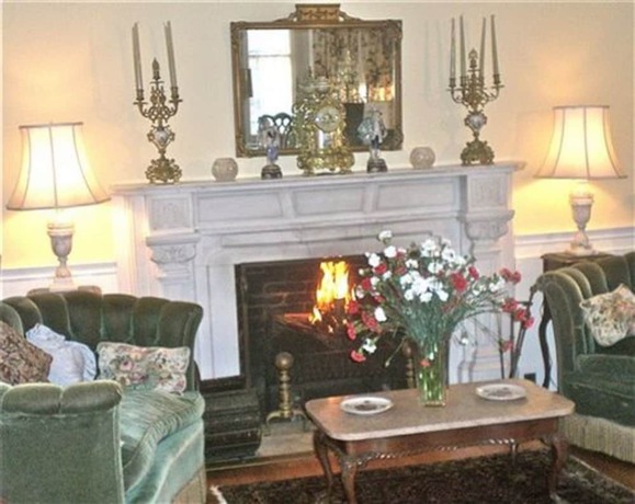Imagen de los interiores del Hotel Whistler\'s Inn Bed and Breakfast. Foto 20