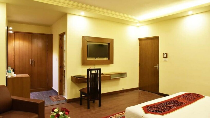 Imagen de la habitación del Hotel Whistling Pines Resorts and Spa. Foto 21