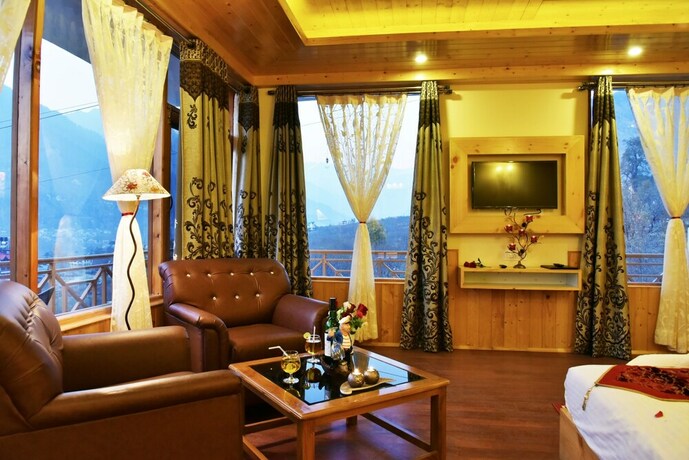 Imagen de la habitación del Hotel Whistling Pines Resorts and Spa. Foto 23