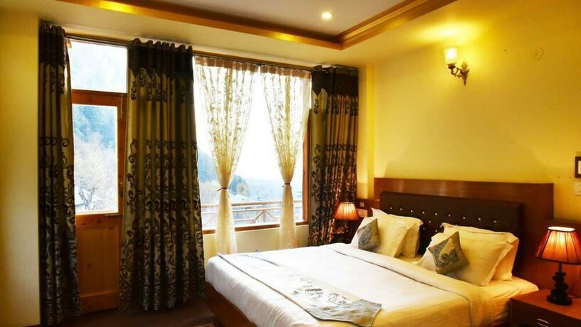 Imagen de la habitación del Hotel Whistling Pines Resorts and Spa. Foto 24