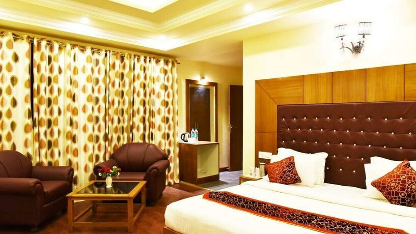 Imagen de la habitación del Hotel Whistling Pines Resorts and Spa. Foto 25