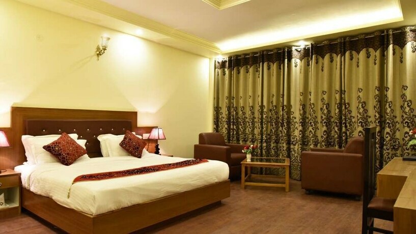 Imagen de la habitación del Hotel Whistling Pines Resorts and Spa. Foto 27
