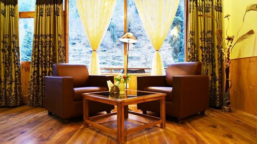 Imagen de la habitación del Hotel Whistling Pines Resorts and Spa. Foto 31