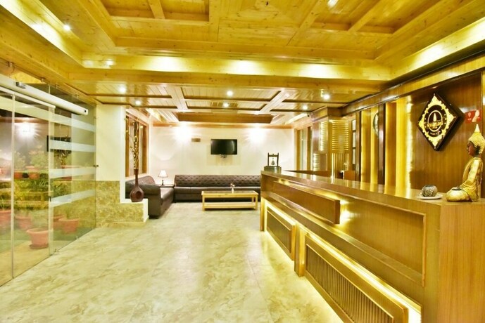 Imagen de los interiores del Hotel Whistling Pines Resorts and Spa. Foto 34