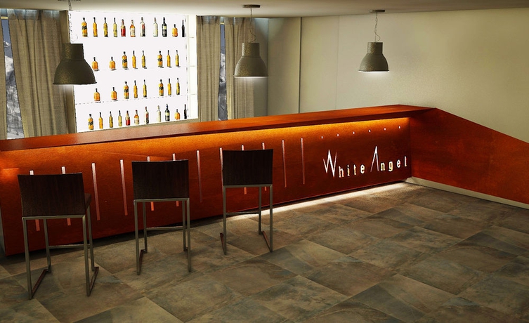 Imagen del bar/restaurante del Hotel White Angel. Foto 4
