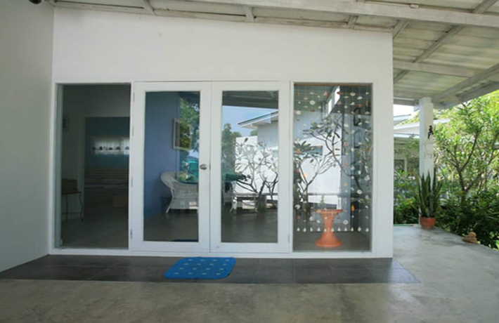 Imagen de los exteriores del Hotel White At Sea Resort. Foto 18