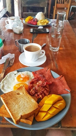 Imagen del bar/restaurante del Hotel White Beach Guest House. Foto 4