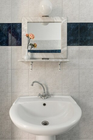 Imagen general del Hotel White Bluebell. Foto 12