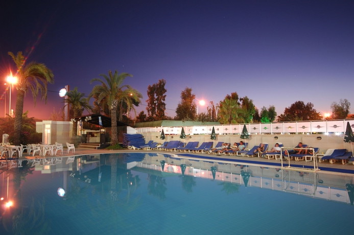 Imagen de la piscina del Hotel White City Beach - Adults Only. Foto 13