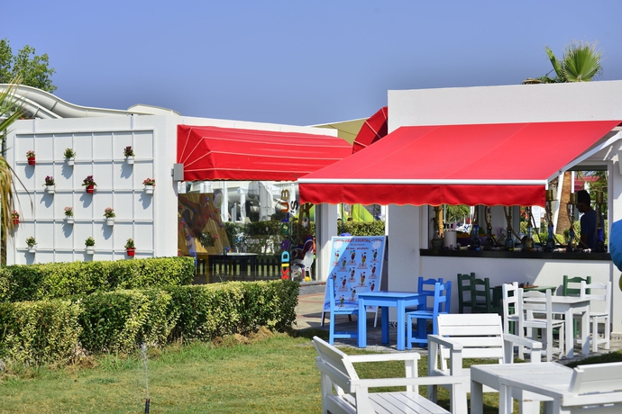 Imagen de los exteriores del Hotel White City Resort. Foto 13