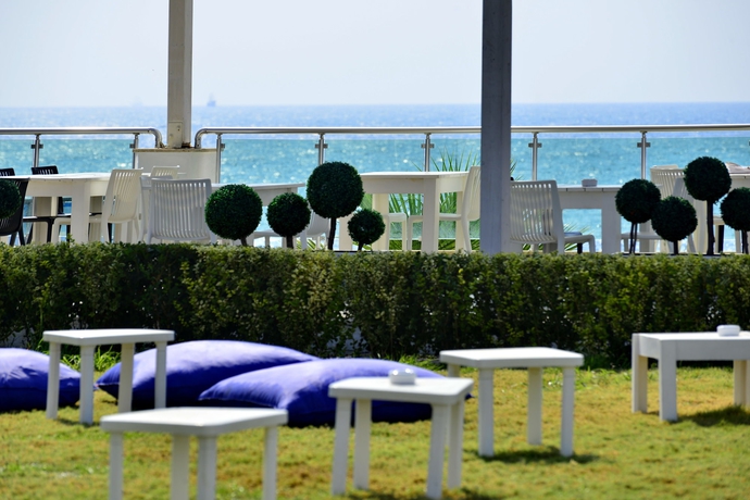 Imagen de los exteriores del Hotel White City Resort. Foto 14