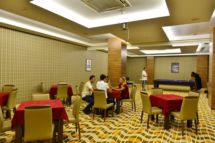 Imagen de los interiores del Hotel White City Resort. Foto 16