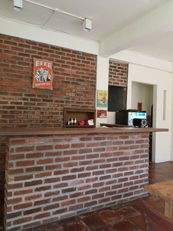 Imagen del bar/restaurante del Hotel White Coconut Cottage. Foto 20