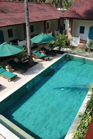 Imagen de la piscina del Hotel White Coconut Cottage. Foto 34
