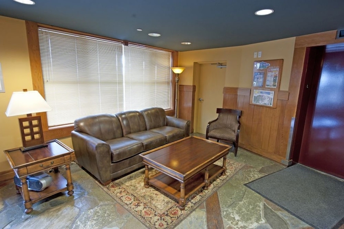 Imagen de los interiores del Hotel White Crystal Inn. Foto 8