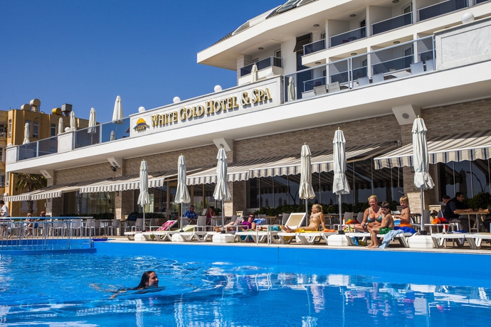 Imagen de la piscina del Hotel White Gold and Spa. Foto 13