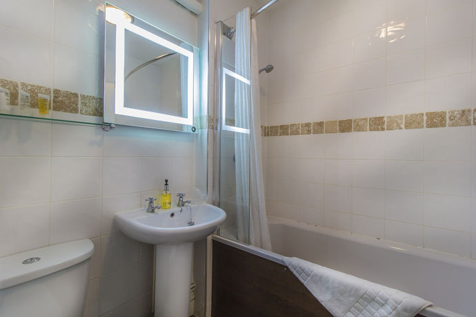 Imagen de la habitación del Hotel White Hart Royal. Foto 3
