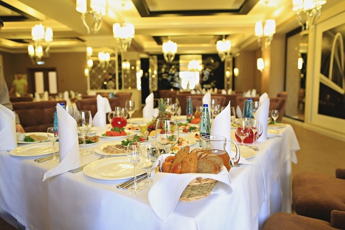 Imagen del bar/restaurante del Hotel White Hill, Belgorod. Foto 8