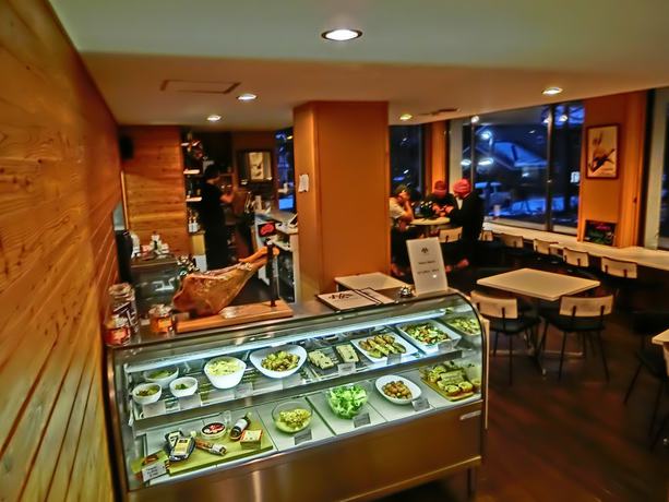Imagen del bar/restaurante del Hotel White Horse, Hakuba. Foto 3