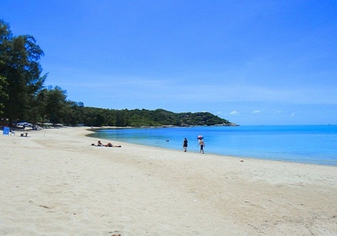 Imagen de los exteriores del Hotel White House Beach Resort. Foto 10