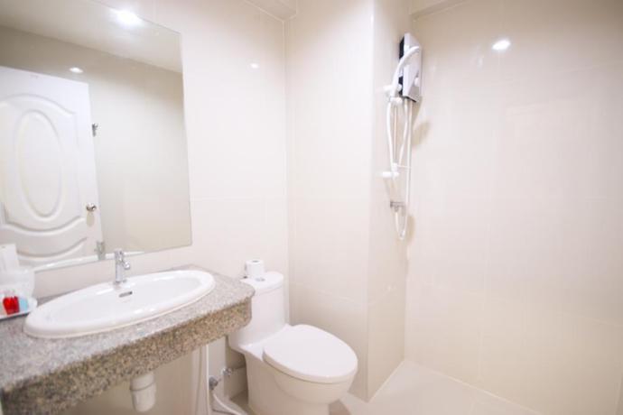 Imagen de la habitación del Hotel White House Bizotel. Foto 10