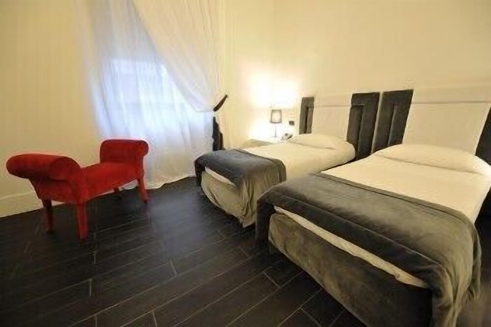 Imagen de la habitación del Hotel White House, Foggia. Foto 7