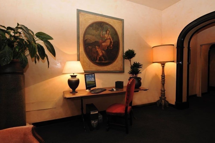 Imagen de la habitación del Hotel White House, Foggia. Foto 13